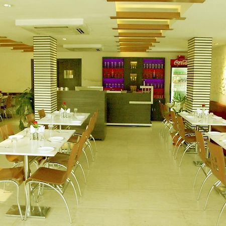 Hotel Crown Palace Allahabad Exterior foto